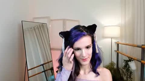 Lana online show from November 30, 2025, 7:12 am