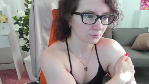 Snapshot of aureliagleam chatting on June 1, 2026, 1:29 am Aurelia online show from June 1, 2026, 1:29 am