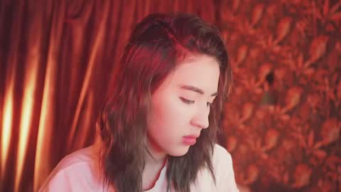 Nayeon online show from December 20, 2024, 3:10 pm