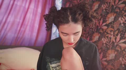 Nayeon online show from December 22, 2024, 8:38 am