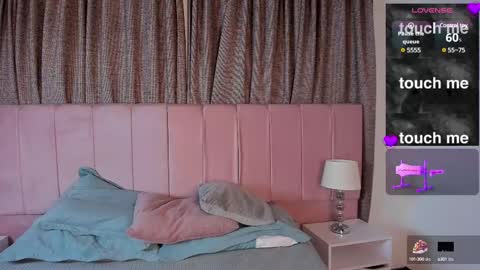 aurora_divine online show from February 28, 2025, 2:09 am