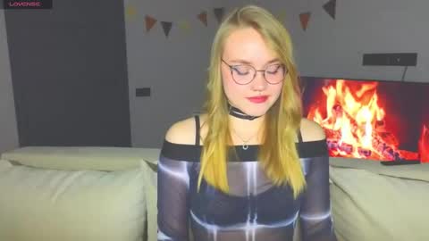 Kate online show from December 5, 2024, 3:50 pm