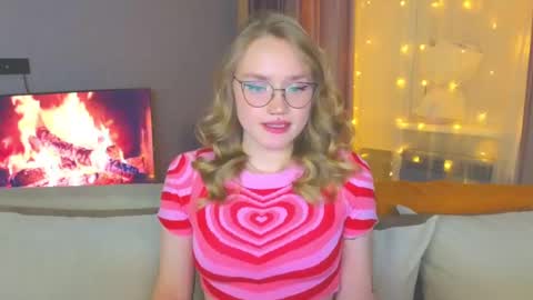 Kate online show from December 19, 2024, 7:18 pm