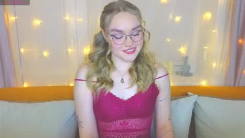 Kate online show from March 4, 2025, 6:39 pm