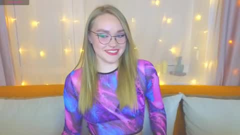 Kate online show from March 6, 2025, 4:17 pm