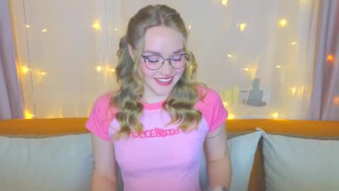 Kate online show from March 8, 2025, 4:50 pm