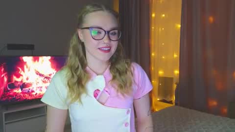 Kate online show from October 11, 2025, 7:01 pm