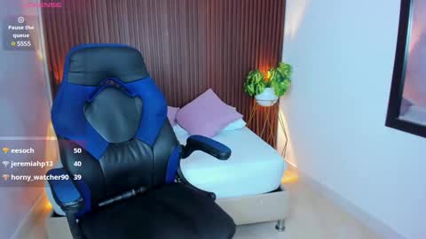 A U R O R A online show from March 8, 2025, 8:33 am