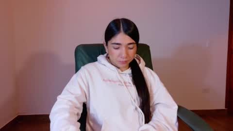 Aurora online show from December 2, 2025, 3:45 am