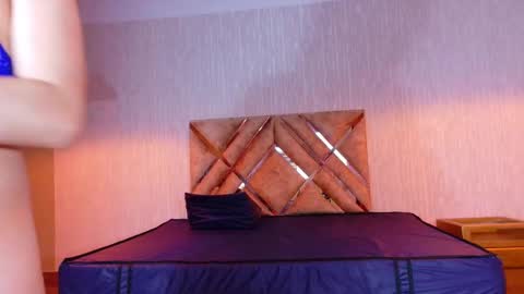 Aurora online show from December 3, 2025, 1:13 am