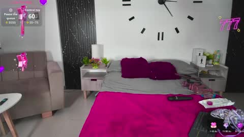 Snapshot of aurora_petitee chatting on May 2, 2026, 1:27 pm Aurora online show from May 2, 2026, 1:27 pm