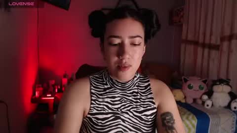 Snapshot of aurora_shy_ chatting on July 5, 2026, 8:10 am Aurora online show from July 5, 2026, 8:10 am