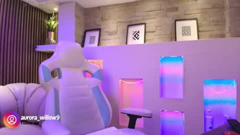 aurora_willow9 online show from November 27, 2025, 2:57 am