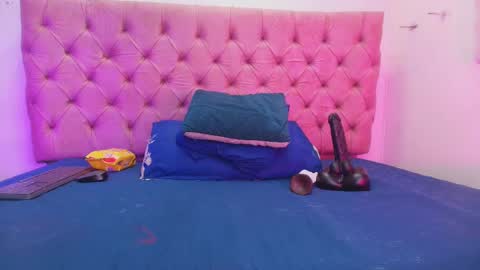 auroraa_miller online show from September 10, 2025, 11:54 am