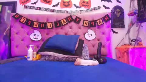 auroraa_miller online show from October 15, 2025, 11:54 am