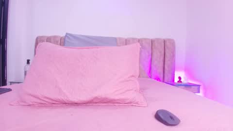 auroraa_miller online show from November 29, 2025, 11:57 am