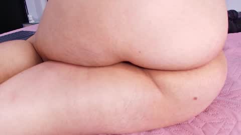 auroraa_miller online show from January 5, 2026, 5:27 pm