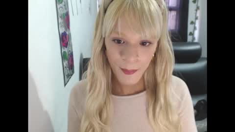 AURORA online show from November 12, 2025, 6:52 pm