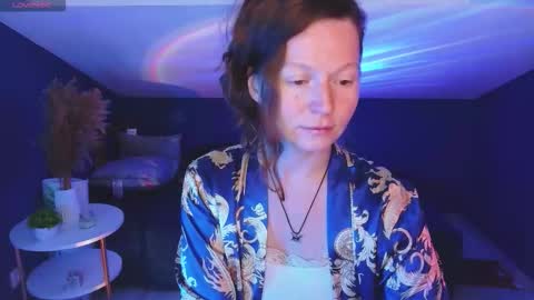 auroraborealis__ online show from October 16, 2025, 6:58 am