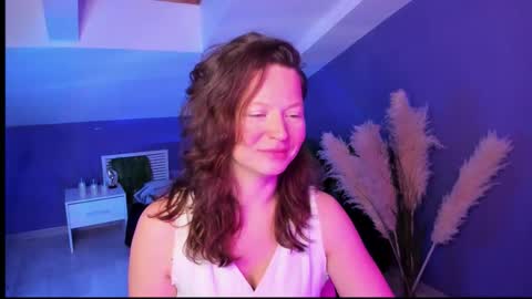 auroraborealis__ online show from December 22, 2025, 10:12 am