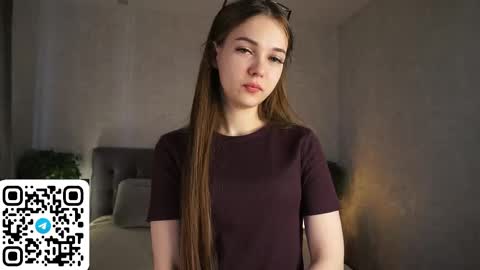 Snapshot of auroralowen chatting on June 9, 2026, 3:29 am Aurora online show from June 9, 2026, 3:29 am