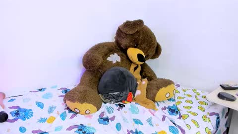 Snapshot of auroramcry chatting on February 1, 2025, 5:49 am INSTAGRAM AURORA MCRY online show from February 1, 2025, 5:49 am