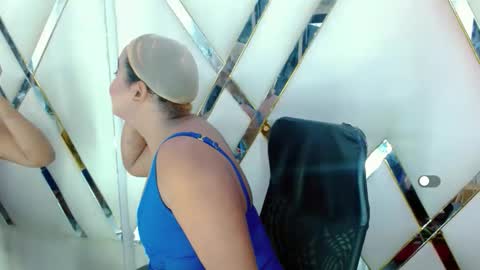 Snapshot of aurorarossx chatting on November 14, 2025, 7:12 pm Aurora online show from November 14, 2025, 7:12 pm