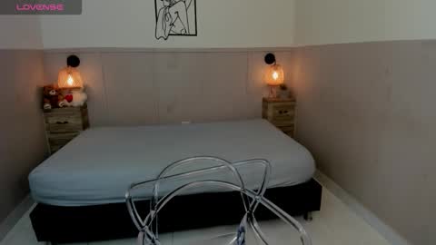 aurorasky7 online show from October 30, 2025, 11:44 am