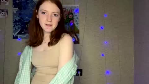 Snapshot of auroraviolet_ chatting on June 11, 2026, 8:18 pm auroraviolet_ online show from June 11, 2026, 8:18 pm