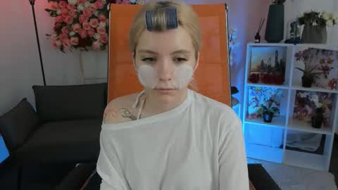 aurorawrenfield online show from March 13, 2026, 4:41 am