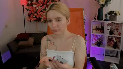 aurorawrenfield online show from March 20, 2026, 4:17 am