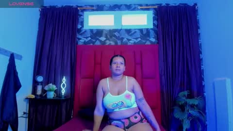 auroreadams online show from November 17, 2025, 2:12 pm