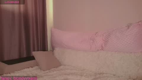Snapshot of aurorryy1 chatting on July 27, 2026, 4:41 am Aurora online show from July 27, 2026, 4:41 am