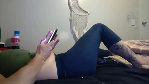 Snapshot of aussielovingxxx chatting on December 5, 2024, 8:22 am Milf4u online show from December 5, 2024, 8:22 am