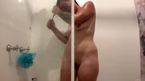 Snapshot of aussielovingxxx chatting on January 21, 2025, 9:35 am Milf4u online show from January 21, 2025, 9:35 am