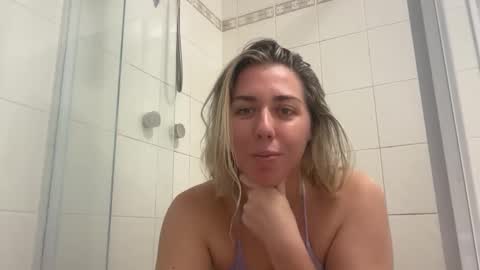 Snapshot of aussielulu chatting on December 17, 2025, 1:55 am aussielulu online show from December 17, 2025, 1:55 am