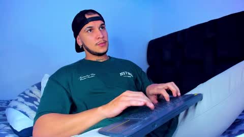 Snapshot of austin_curry chatting on December 21, 2024, 5:03 am A online show from December 21, 2024, 5:03 am