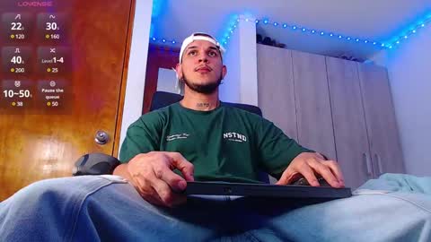Snapshot of austin_curry chatting on February 23, 2025, 3:24 am A online show from February 23, 2025, 3:24 am