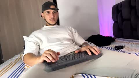 A online show from December 19, 2025, 10:39 pm