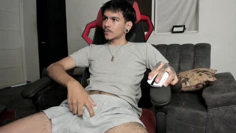 Snapshot of austin_falcon chatting on January 16, 2025, 7:41 pm Austin online show from January 16, 2025, 7:41 pm