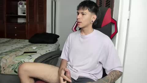 Snapshot of austin_falcon chatting on October 30, 2025, 1:12 pm Austin online show from October 30, 2025, 1:12 pm