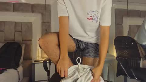 austinreeds online show from March 25, 2026, 1:50 pm