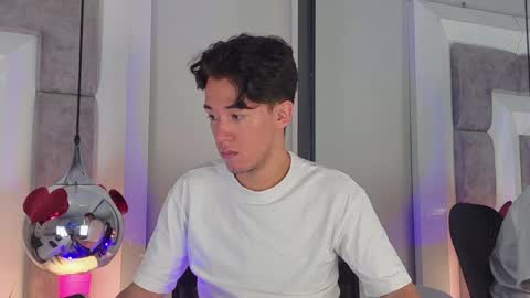 austinreeds online show from April 6, 2026, 2:29 pm