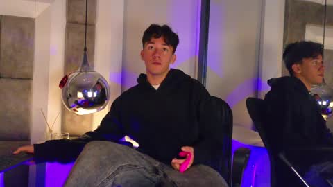 austinreeds online show from April 19, 2026, 12:26 pm