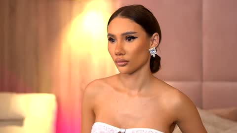 Ava online show from January 6, 2025, 10:47 pm