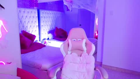 Snapshot of ava_williams_ chatting on October 4, 2025, 3:15 am AVA online show from October 4, 2025, 3:15 am