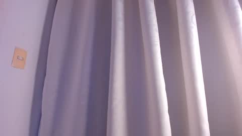 Snapshot of avaline_blanc chatting on March 2, 2025, 5:01 am Avaline Help me reach 100 likes TRANSMISSION EVERY DAY FROM 39 PM online show from March 2, 2025, 5:01 am