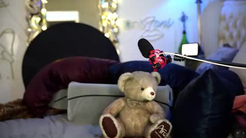 Snapshot of avalonnfoxx chatting on December 17, 2025, 7:58 am AvalonnFoxx online show from December 17, 2025, 7:58 am