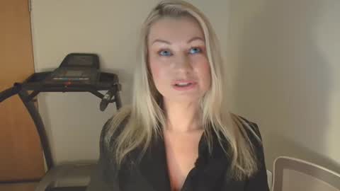 Snapshot of avaluxe_ chatting on January 9, 2026, 4:10 pm Eira online show from January 9, 2026, 4:10 pm