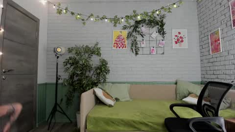 Ava online show from April 25, 2026, 2:03 pm
